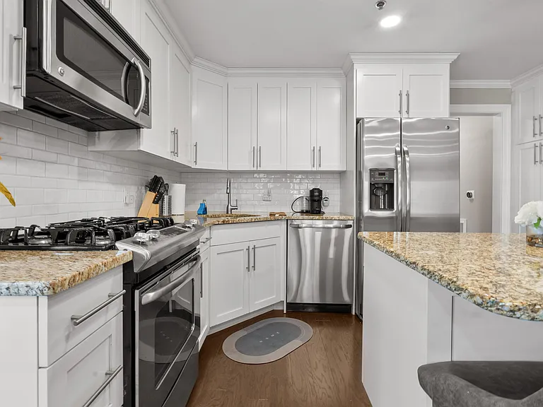 200 Laird Ave #101 — Photo 7