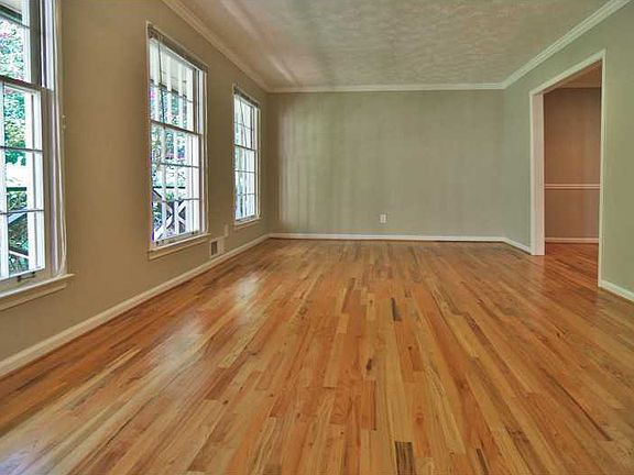 5th image of 2218 Greencrest Dr NE