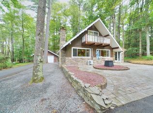122 Terrace Dr, Lakeville, PA 18438