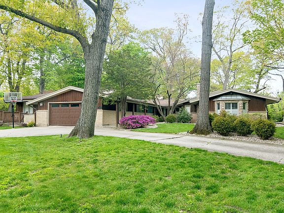 3rd image of 28 Lancaster Ln