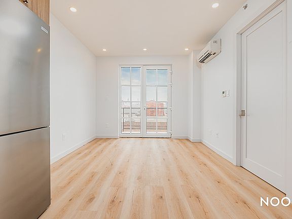 4th image of 68 Gold St #2U
