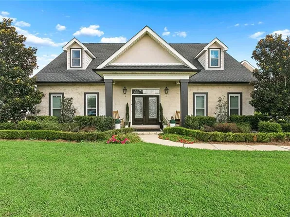 270 Riverbend Dr, Belle Chasse, LA 70037