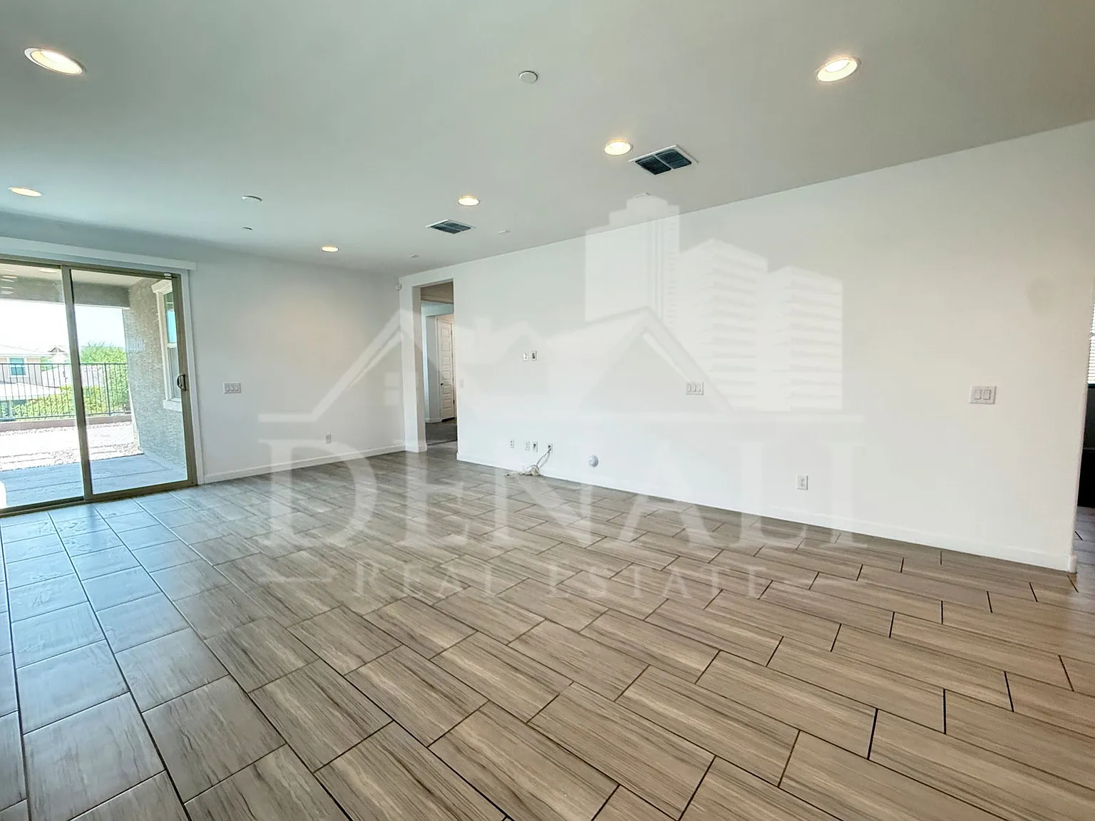 5 bed, 3.0 bath, 1953 sqft, $2,095 — Photo 3