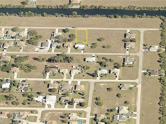 2nd image of 2604 NE 5th Ave