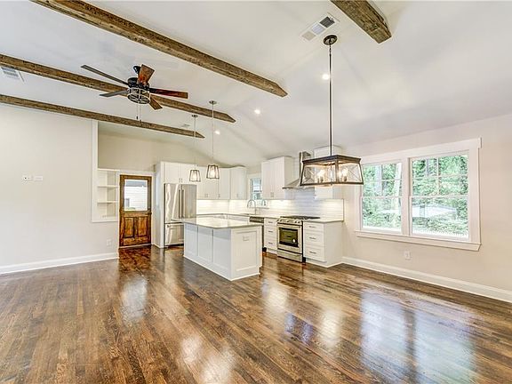 3rd image of 2243 Pinecliff Dr NE