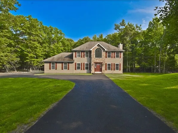 2116 Sunset Ct, Henryville, PA 18332