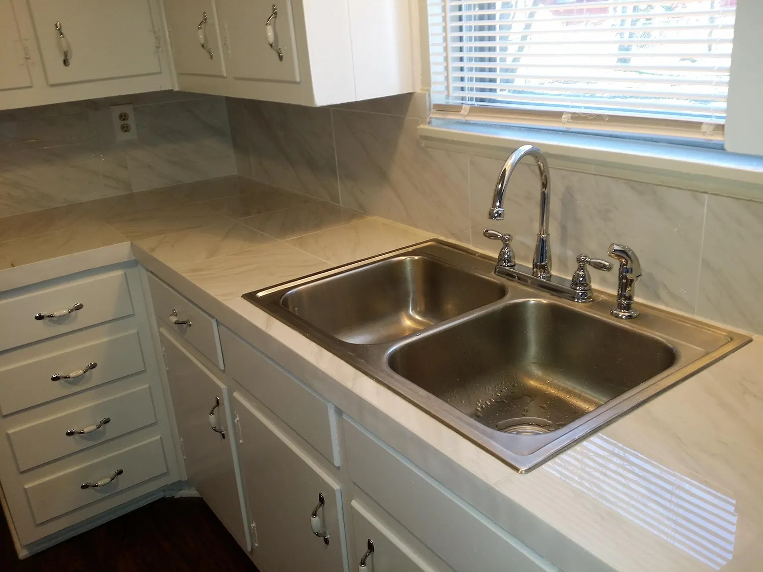 1119 Alta Vista Dr — Photo 2