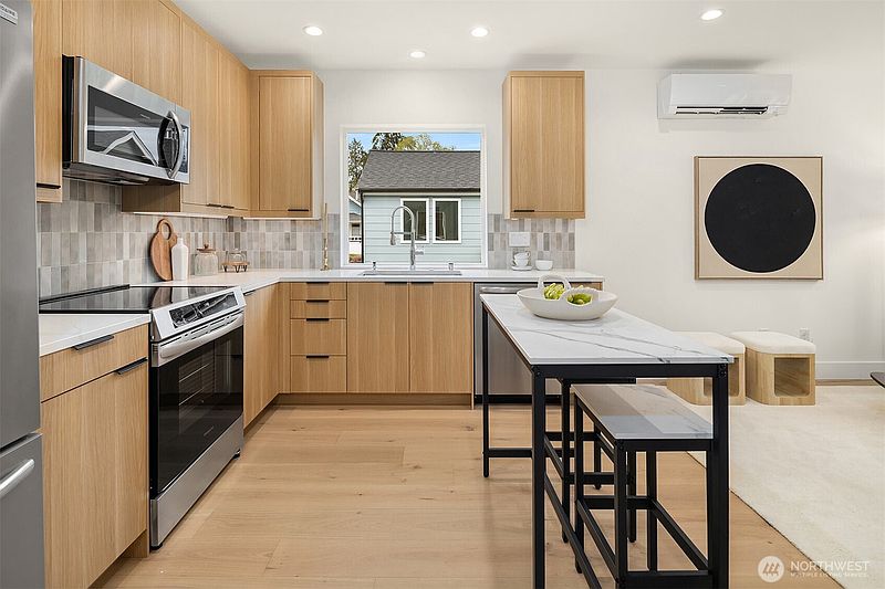 3rd image of 533 B N 70th Street