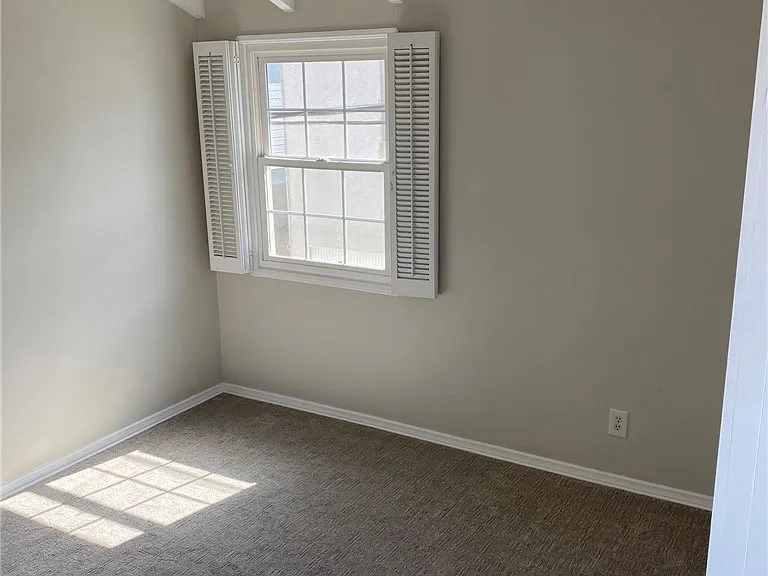 320 Sapphire Ave — Photo 8