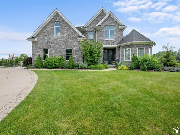 6615 Summerlyn Blvd, Lambertville, MI 48144