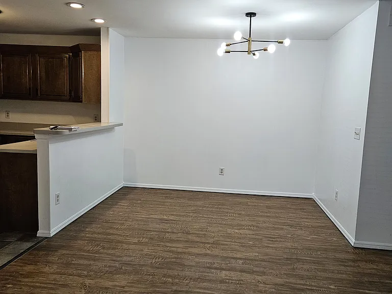 1500 E Tanglewood Rd — Photo 5