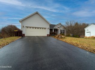 9 Apple Tree Ln, Wilton, NY 12831