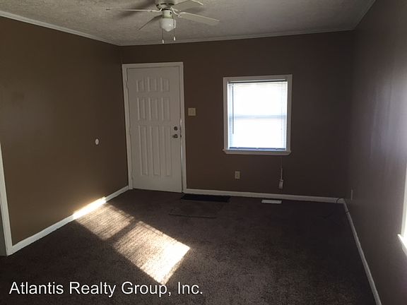 4th image of 3036 N Temple Ave