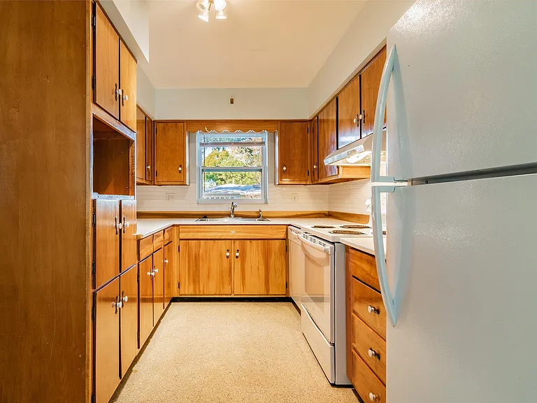 677 Oakwood Dr — Photo 18