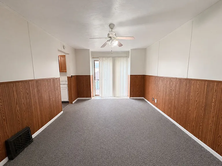 1455 Oak St — Photo 4