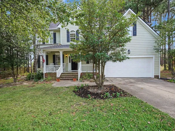 216 Powhatan Dr, Fuquay Varina, NC 27526