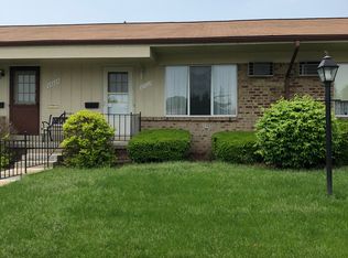 25227 Franklin Ter, South Lyon, MI