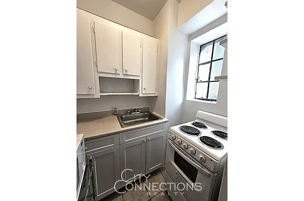 Rented by City Connections Realty | media 6