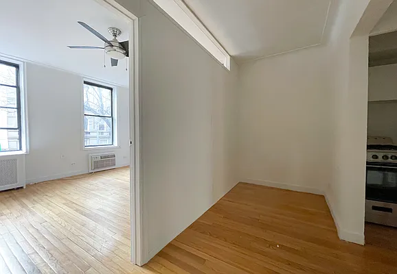 Rented by Kahen Properties | media 16