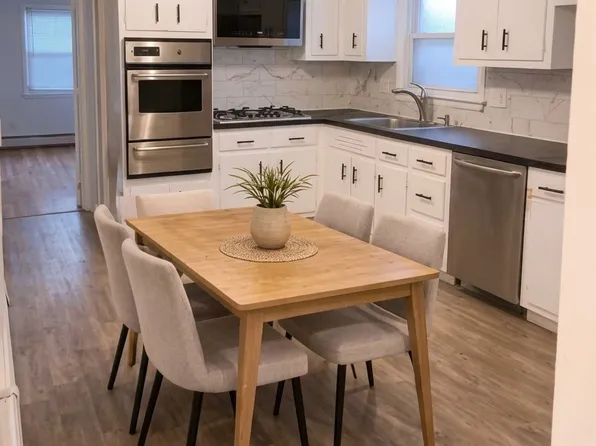 10 E 10th St #2A, Bayonne, NJ 07002