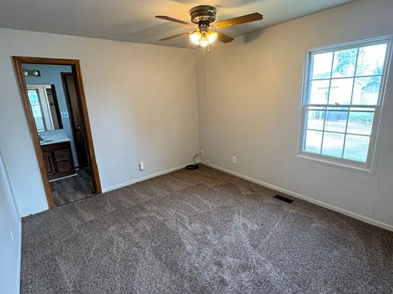 608 Warwick Ave — Photo 3
