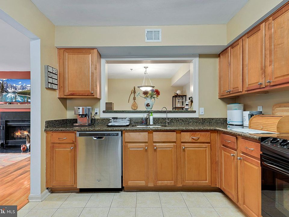 3179 Summit Square Dr Oakton VA Zillow