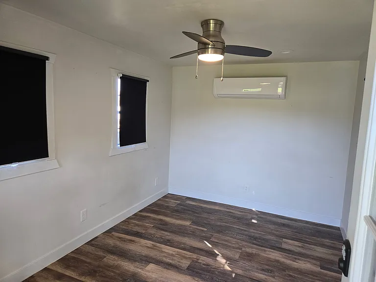 264 N 100 W — Photo 33