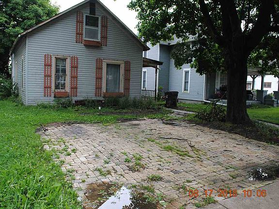 2nd image of 320 N Main St