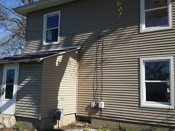 4th image of 203 S Oak St