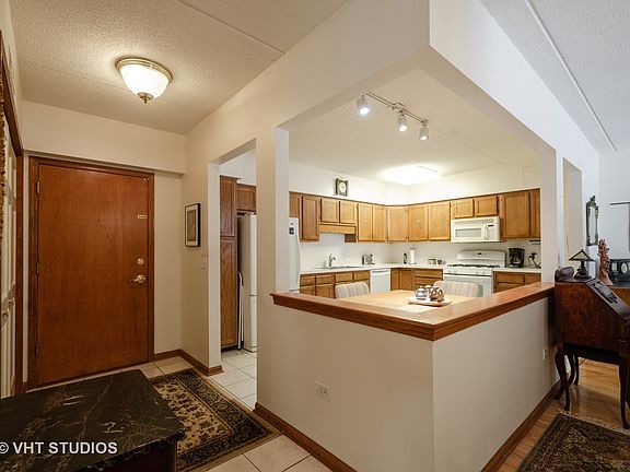 3rd image of 5005 Warren St #2-304
