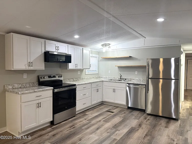 198 Trout St — Photo 5