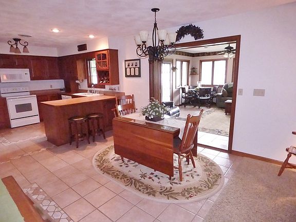 4th image of 138 Royal Oaks Dr