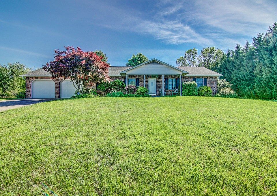 1st image of 210 Merry Anne Dr