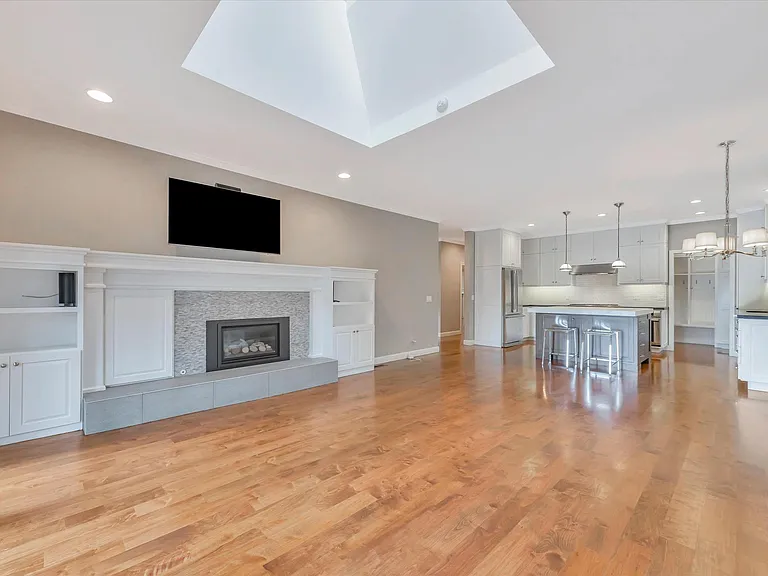 811 College Ave — Photo 12