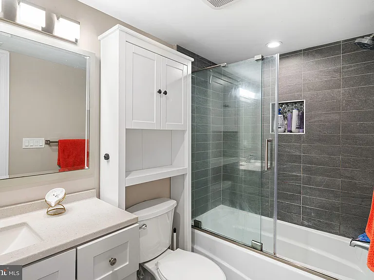 2525 Brown St — Photo 26