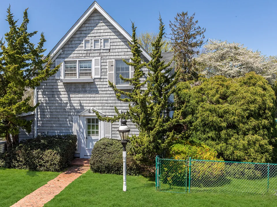 329 Little Plains Rd