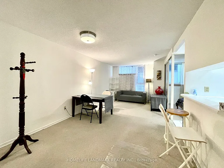 1055 Bay St #613 — Photo 2