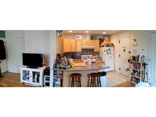 Rented by ZealEstate Group Inc | media 32