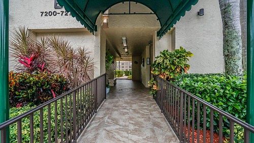5th image of 7242 Fairfax Dr