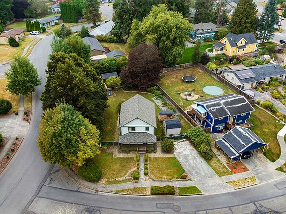 Aerial view, large Corner Lot!>