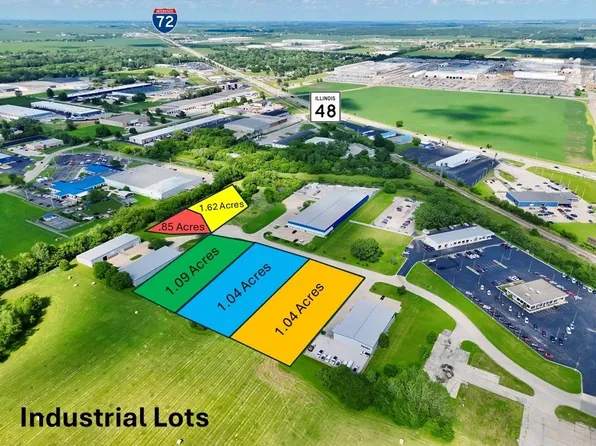 3180 Grand Prix Dr, Decatur, IL 62526