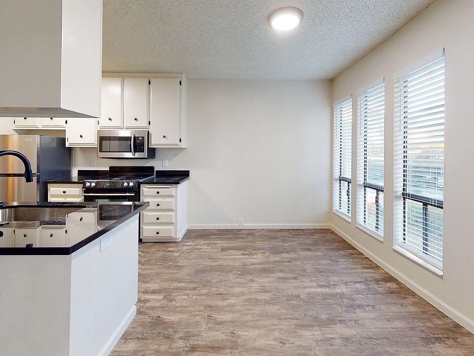 1st image of 915 Lakeside Dr #50-8