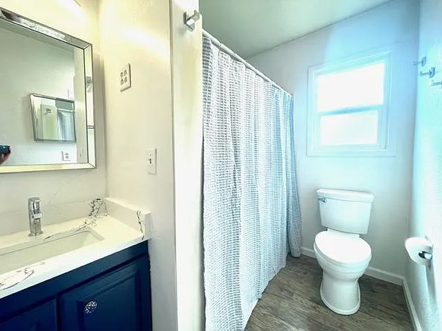 410 E 2nd St — Photo 16