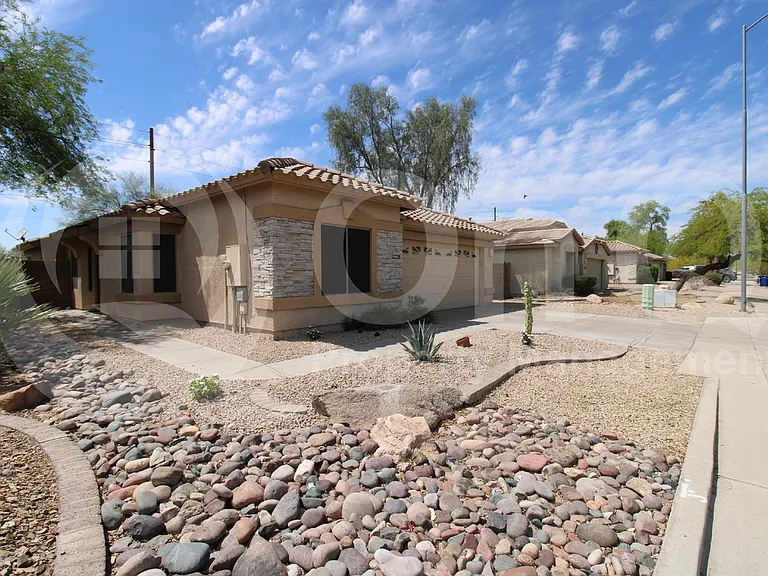 624 S 108th Pl — Photo 3