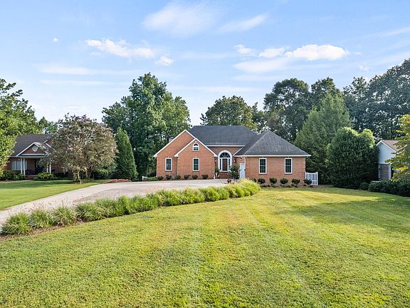 4th image of 373 Waters Edge Dr