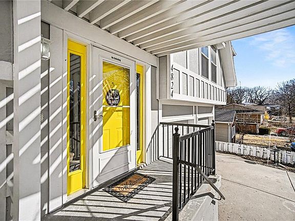 4th image of 4824 NE 47th St