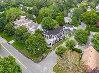 20 N Main St APT 1B, Southampton, NY 11968