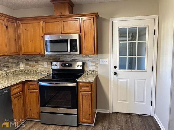 4th image of 102 Langdon Ct