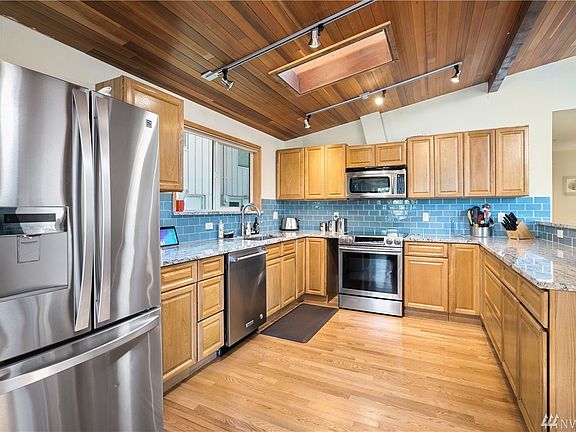 5th image of 16718 37th Ave NE