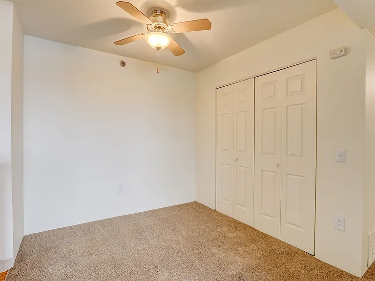 Americana Lakewood Apartments — Photo 104